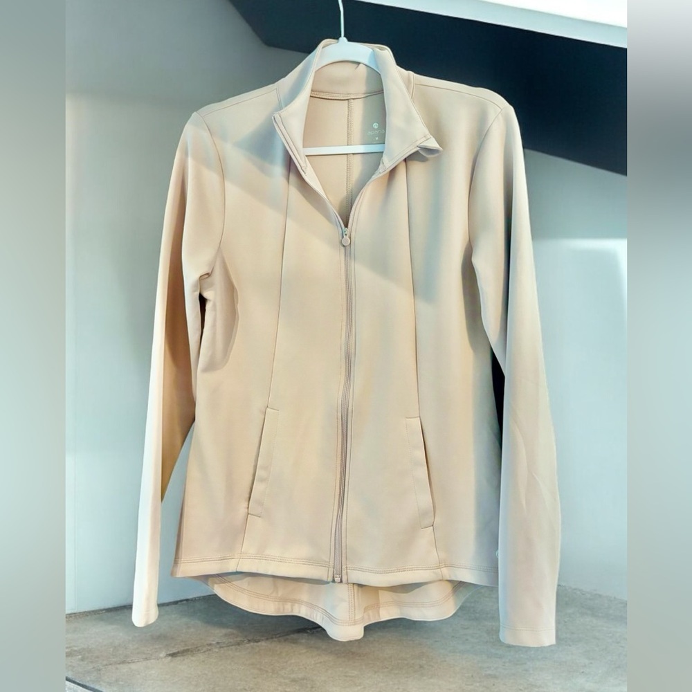 Apana High Low Zip Front Yoga Jacket. Soft Dusty Pink. Great Condition. Size M.